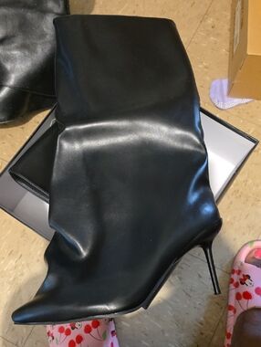 Classic Black Pointed-Toe High-Heel Knee Boot